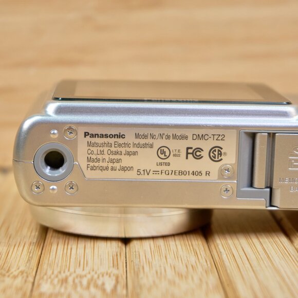 Panasonic LUMIX DMC-TZ2 6 MP Digital Camera, 10x Optical Zoom, Made in Japan - Picture 9 of 9